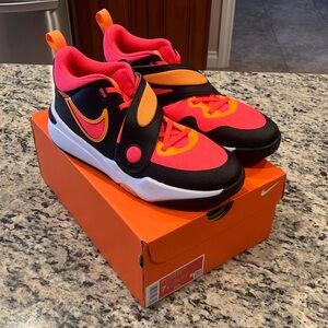 New! Size 6 Big Kid -Nike Team Hustle D 11 Basketball Shoe -Unisex style and fit